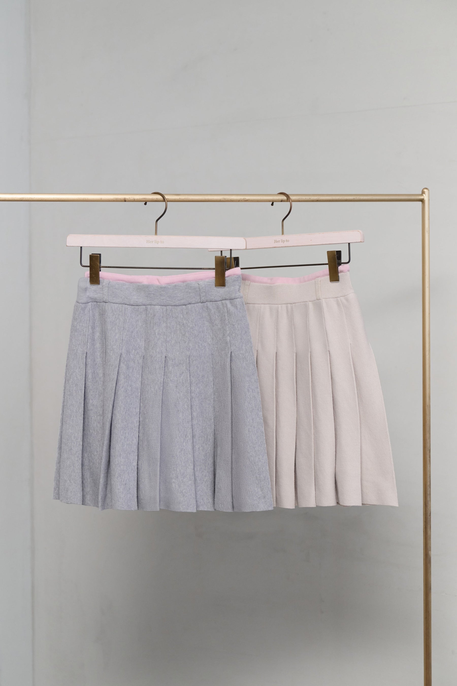 4月上旬発送】Luxe Comfort Pleated Knit Mini Skirt