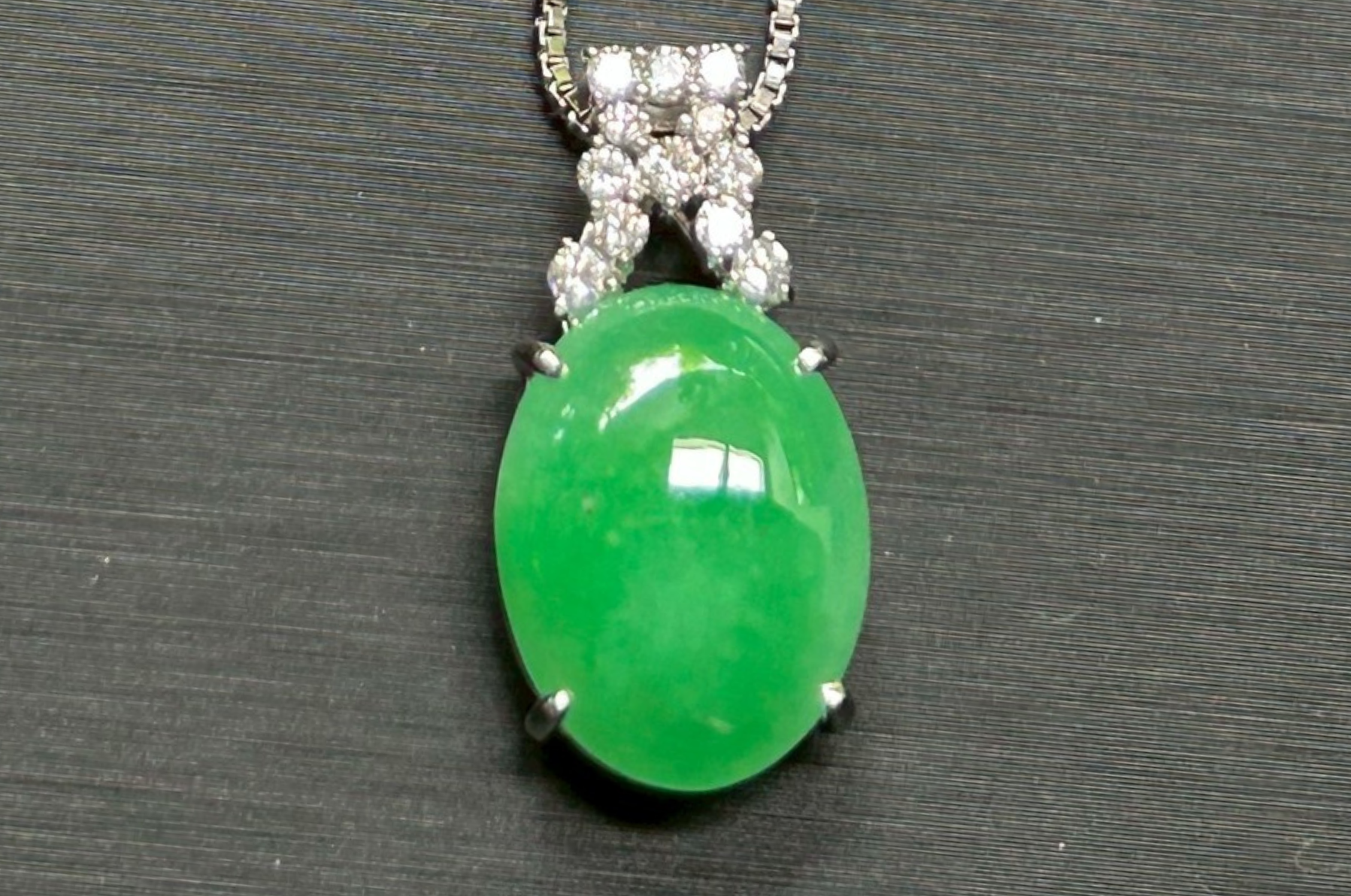 今 五億年の眠りから覚醒へ」翡翠原石館：ショップ