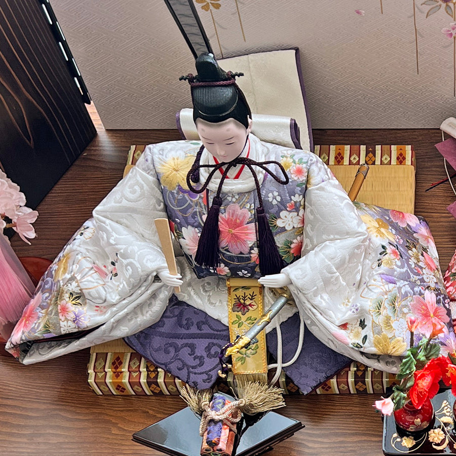 三人官女まで精巧に作り込んだ優良な雛人形 三段飾り 【結芽花雛