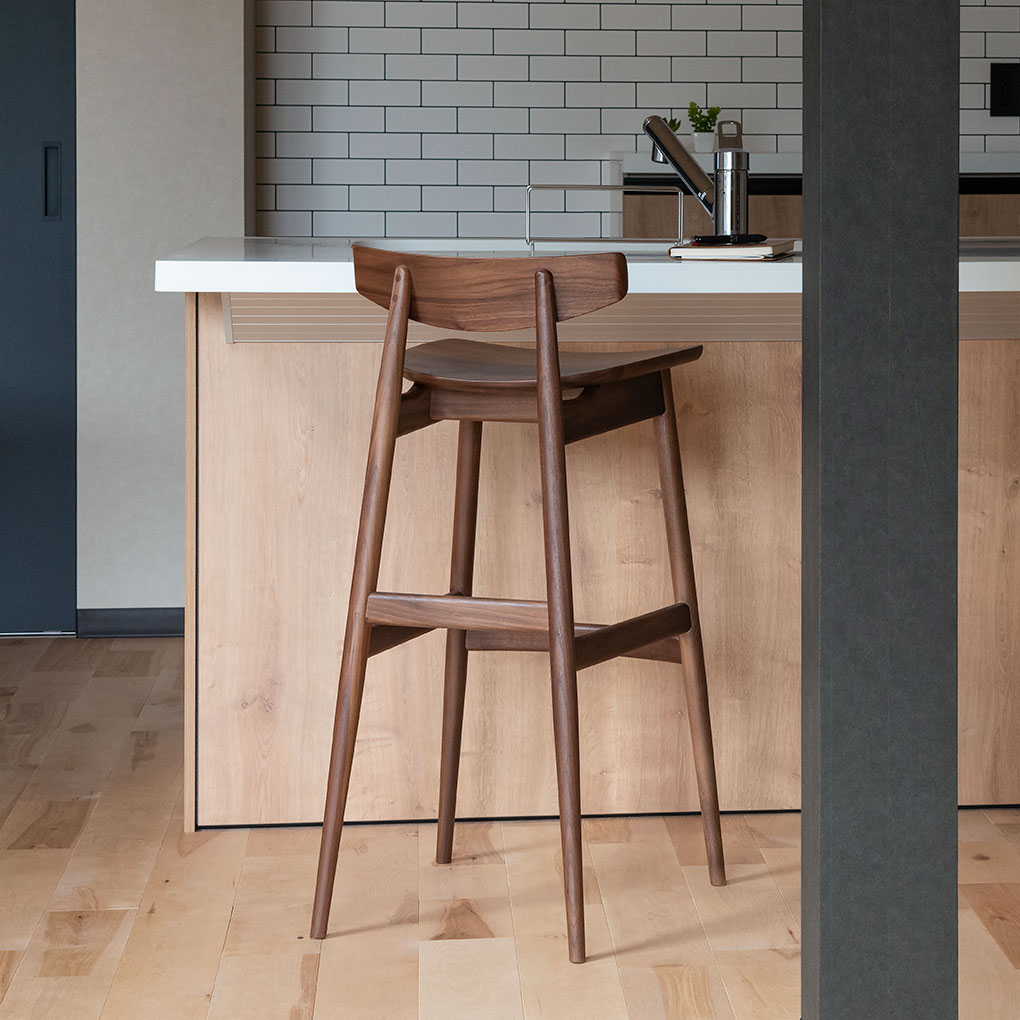 Contract Collection カウンターチェア（板座） | 飛騨産業株式会社