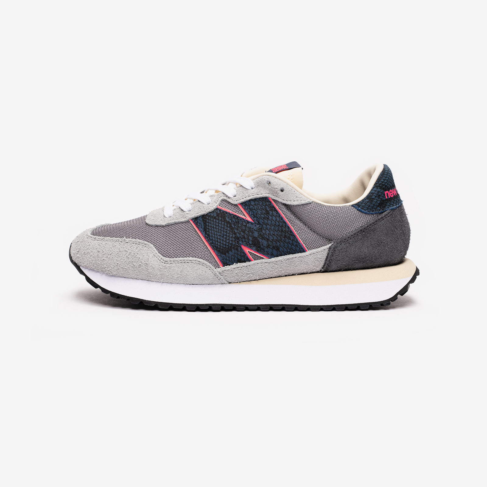 SNS×New Balance ヘビに着想した新コレクション | HIGHSNOBIETY.JP