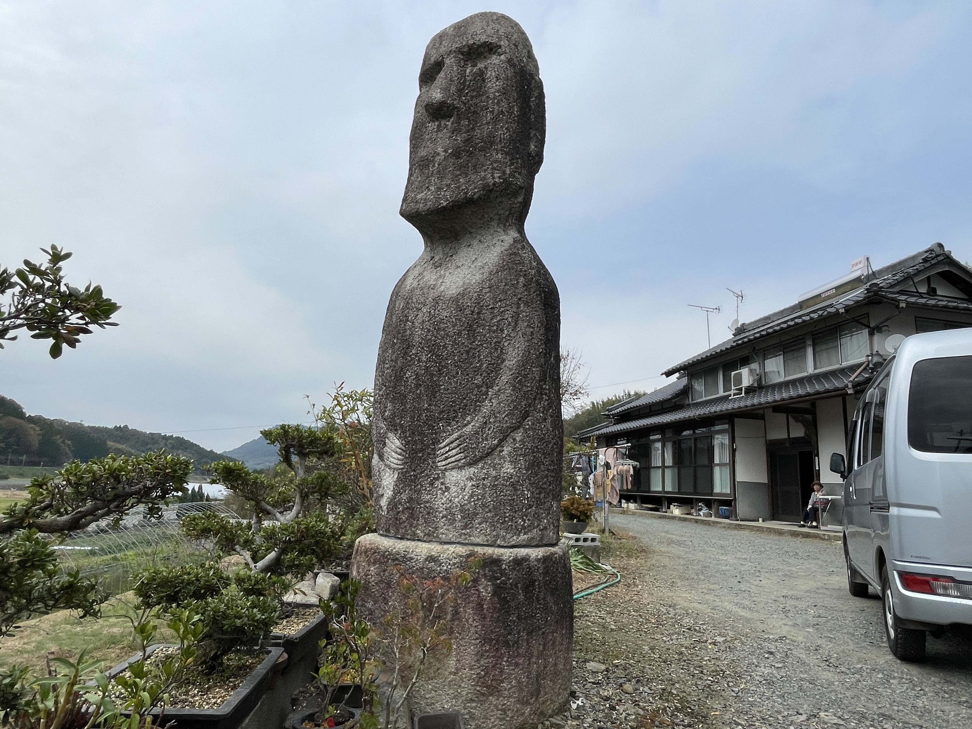読者情報】田原坂近くにモアイ像が…一体何のために？？ | 肥後