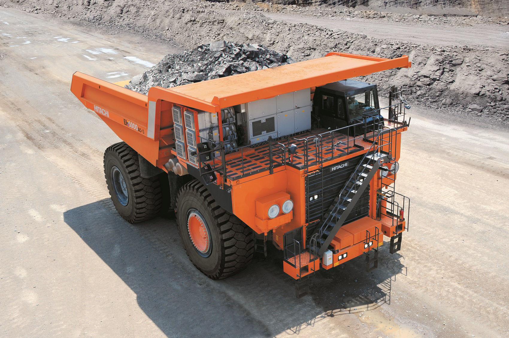 リジッドダンプトラック（製品/マイニング） - 日立建機