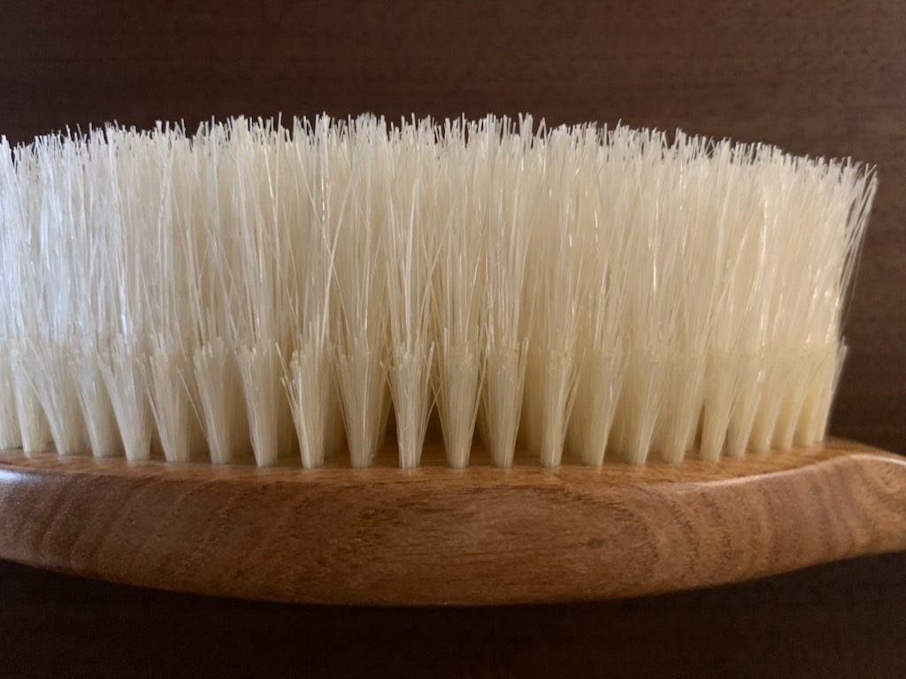 もう毛玉は作りません！「江戸屋」の「服ブラシ」が心強い味方に