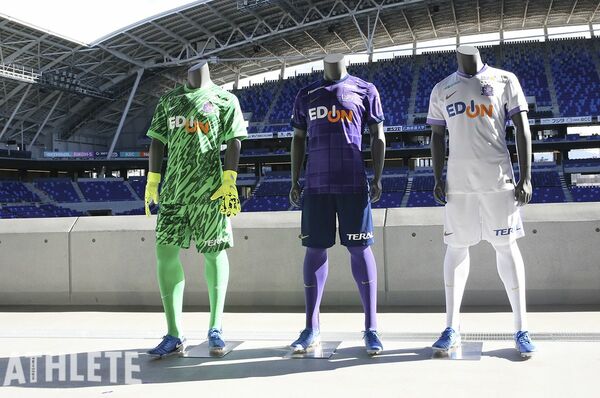 J1広島】2025シーズンユニホーム発表。ホーム用ユニホームは過去を