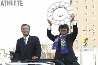 広島の街が“紫”に包まれた夢のような初優勝。佐藤寿人が語る2012年の
