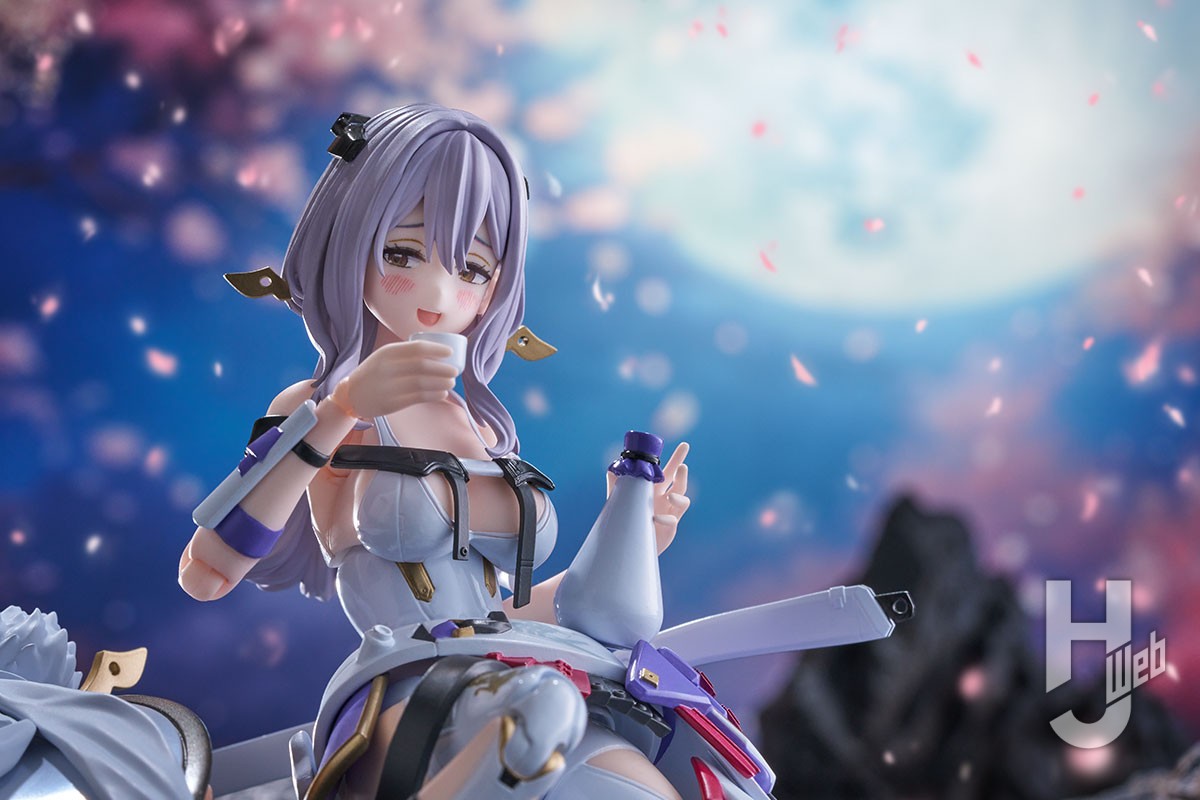 一杯どうかね？ 酒の肴は月光と風だ。『勝利の女神：NIKKE』より