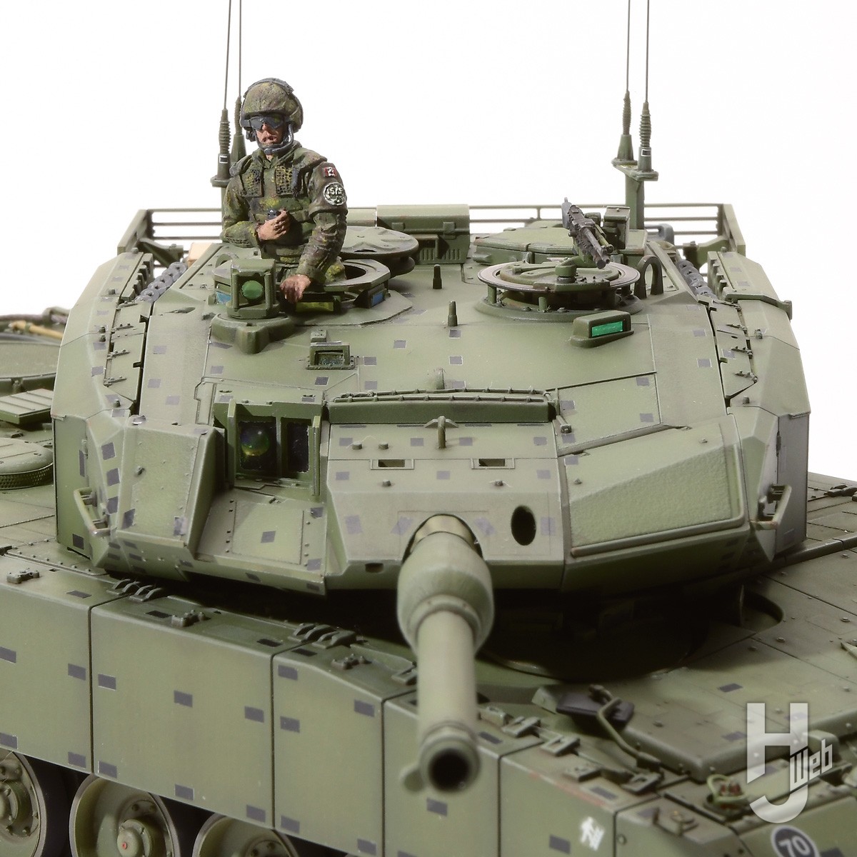 ホビーボス「レオパルト 2A4M」をリトアニアへの派遣車両をイメージし