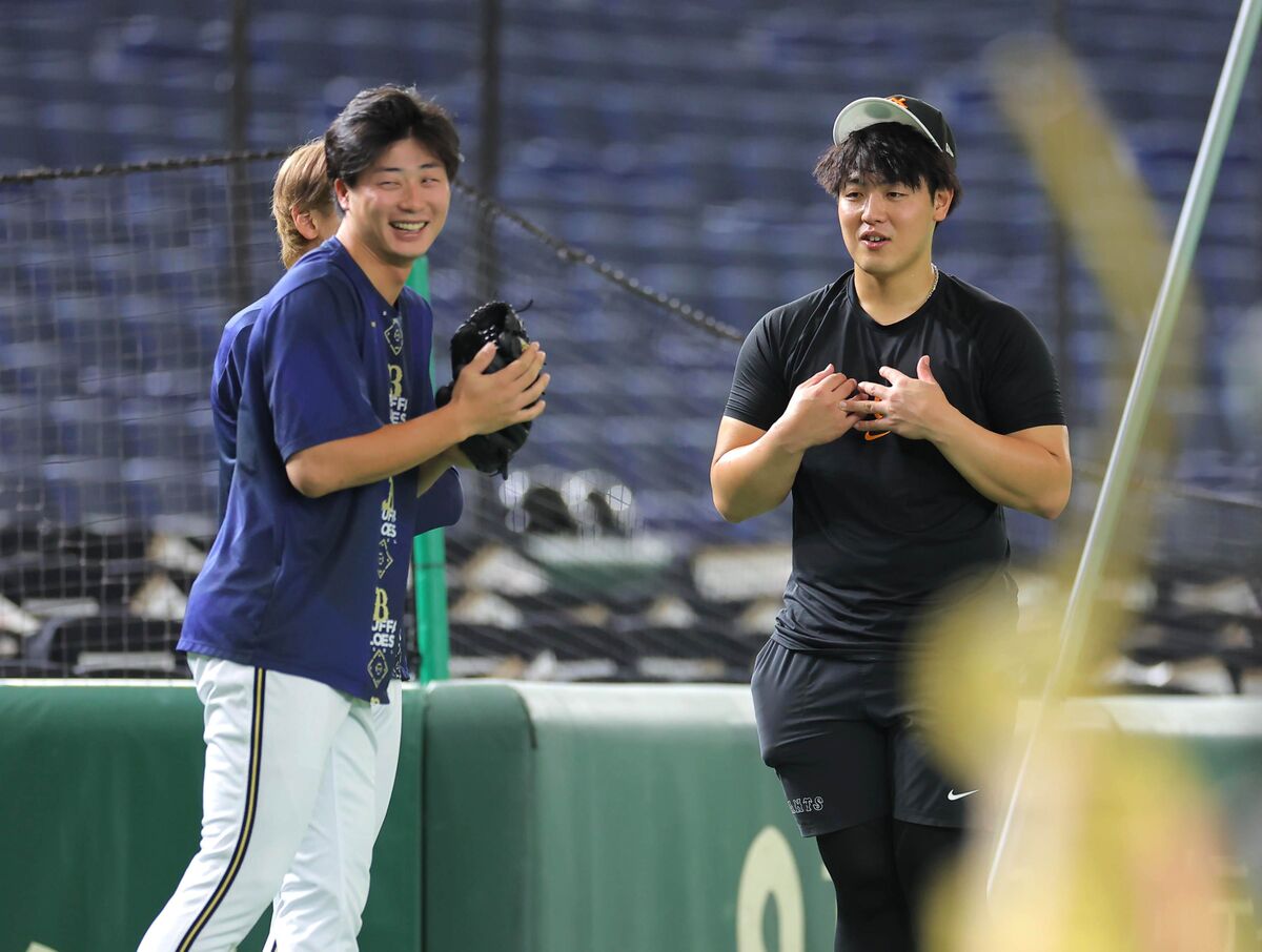 動画】岡本和真が智弁学園の後輩・広岡大志と談笑 - スポーツ報知