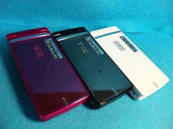 NTTドコモ CA－01C EXILIMケータイ モックアップ 3色