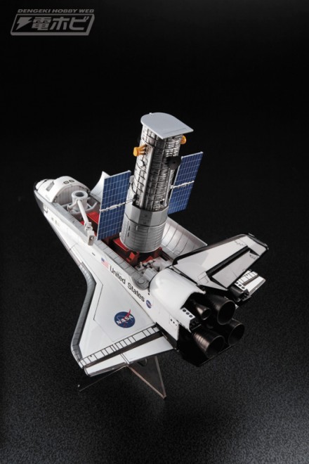 宇宙飛行士フィギュアが新たに付属！スペースシャトルと宇宙望遠鏡の