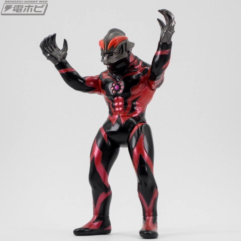 ブルマァクの伝統を受け継ぐソフビモデルの「ウルトラマンゼロ」と