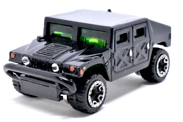 HUMVEEのレビュー！謎車扱いされそうな米国産高機動多用途装輪車両