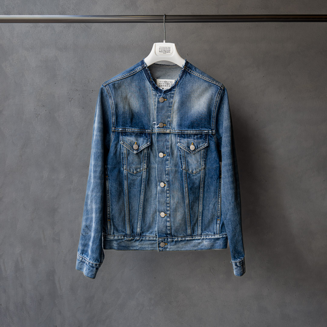 メゾンマルジェラのノーカラーデニムジャケット | HUES 福岡セレクト