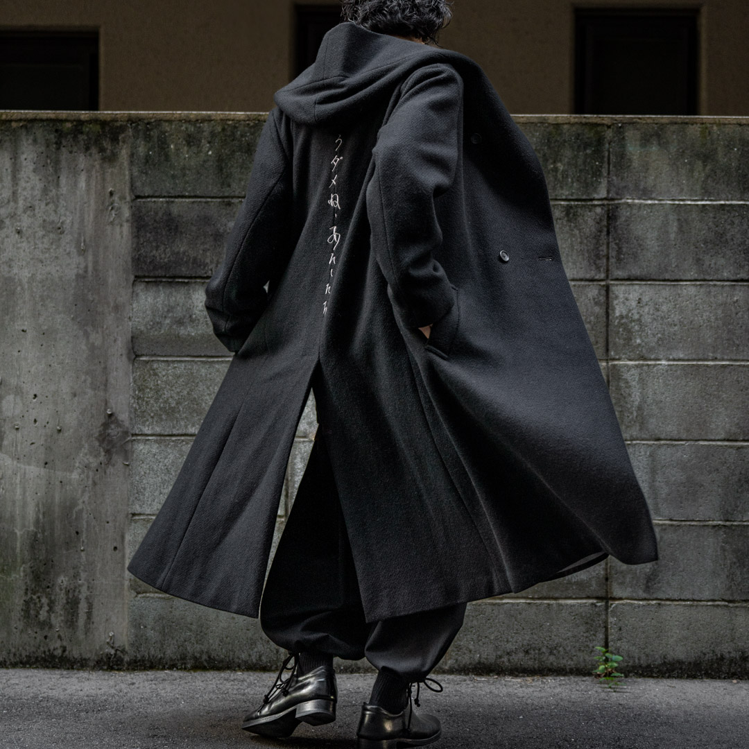 YOHJI YAMAMOTO “もうダメねあたしたち” 刺繍コート | HUES 福岡