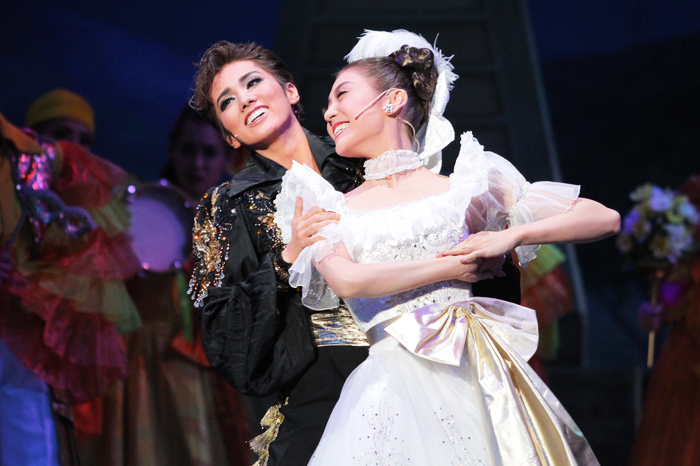 情熱的なダンスときらめく恋、宝塚雪組『炎のボレロ』32年振りの再演