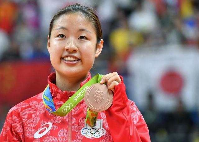 バド銅メダルの奥原、話題のつぶやきルーティーンに「集中して自分を