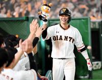 美品】坂本勇人選手 令和1号ホームラン 記念Tシャツ 美品】坂本勇人