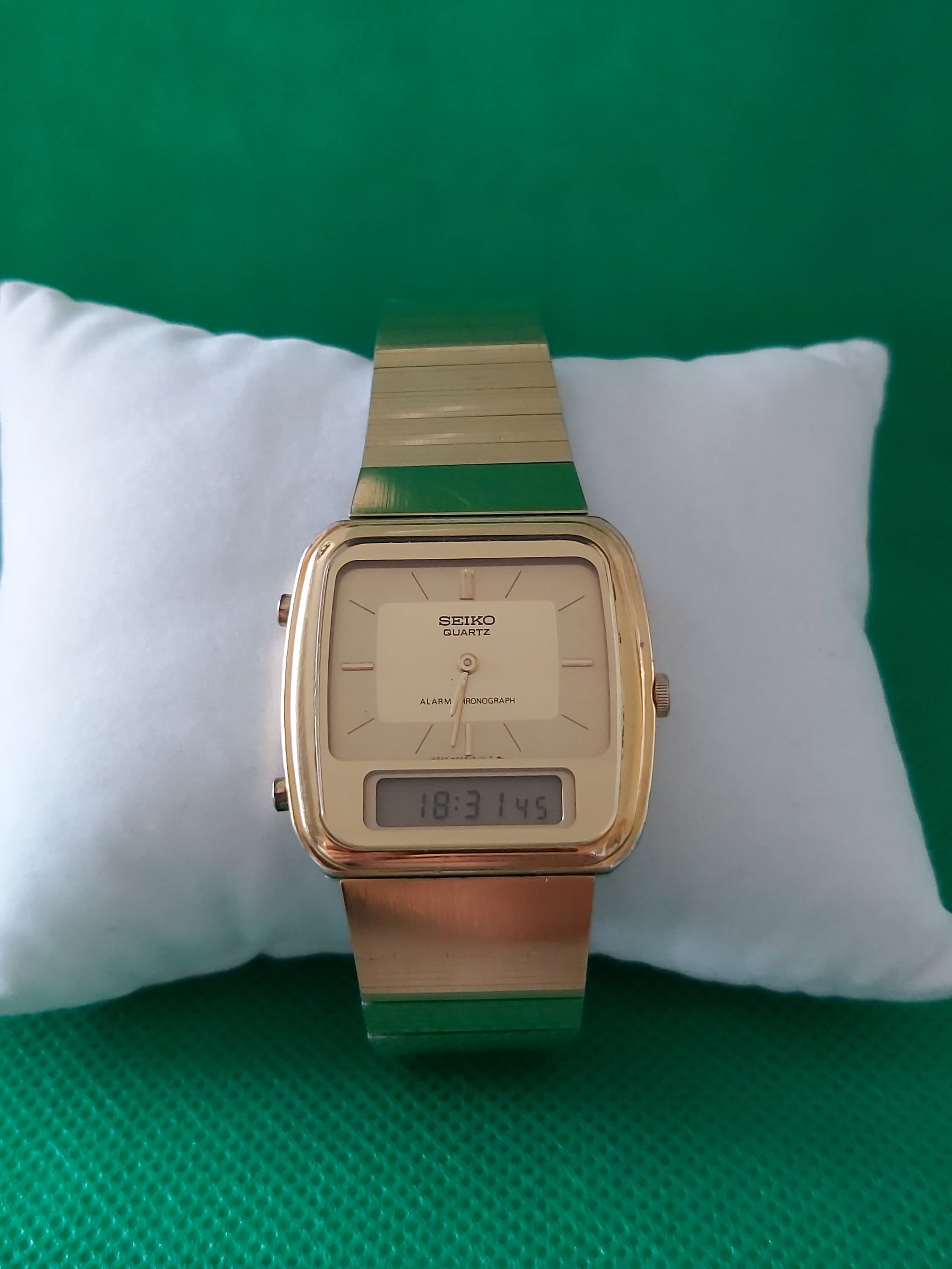 Vintage Seiko Anadigi Alarm Chronograph – Late 1980s Elegance
