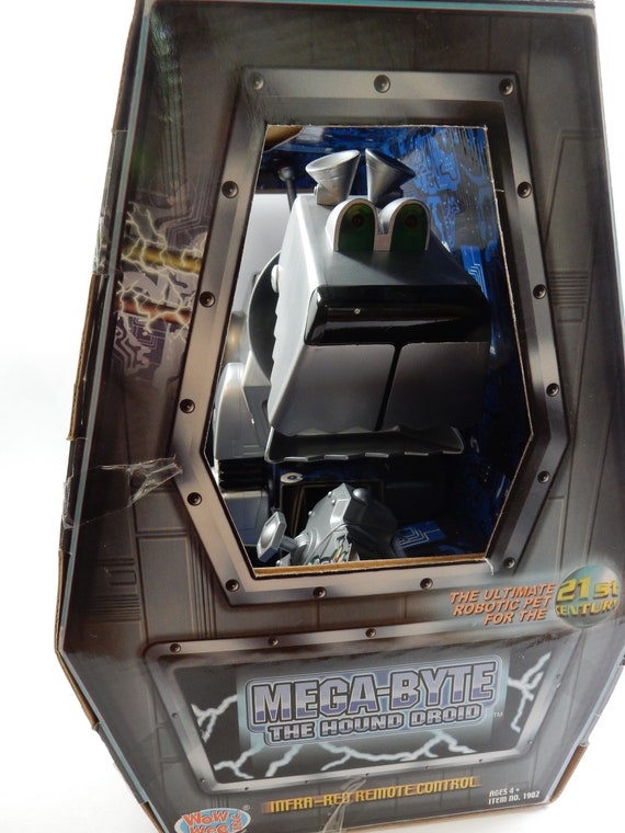 Wow-wee Mega-byte: the Hound Droid 1999 Futuristic Remote Pet Dog