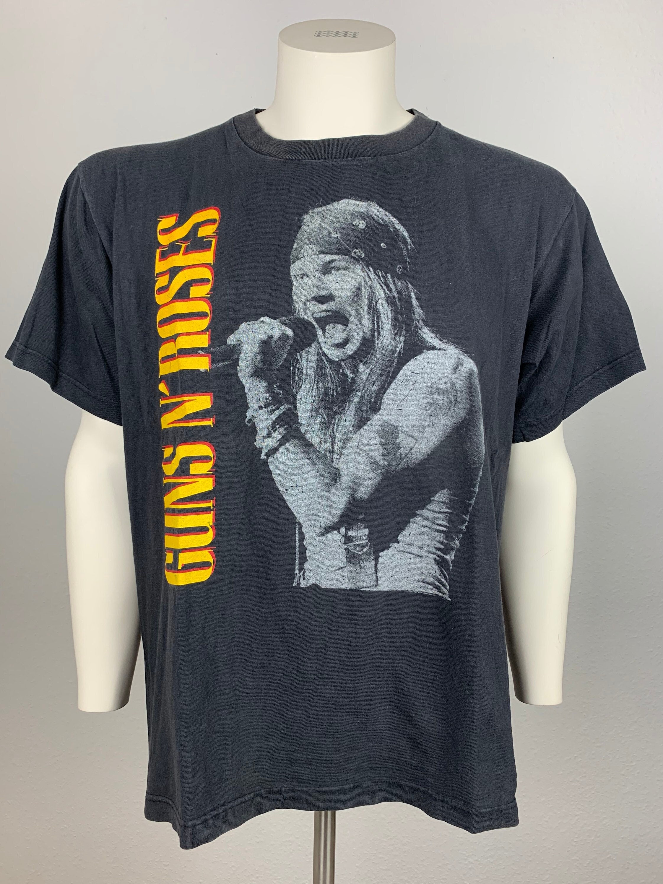 GUNS N ROSES 1992 T-shirt Vintage / Concert Tee / GNR / Axl Rose