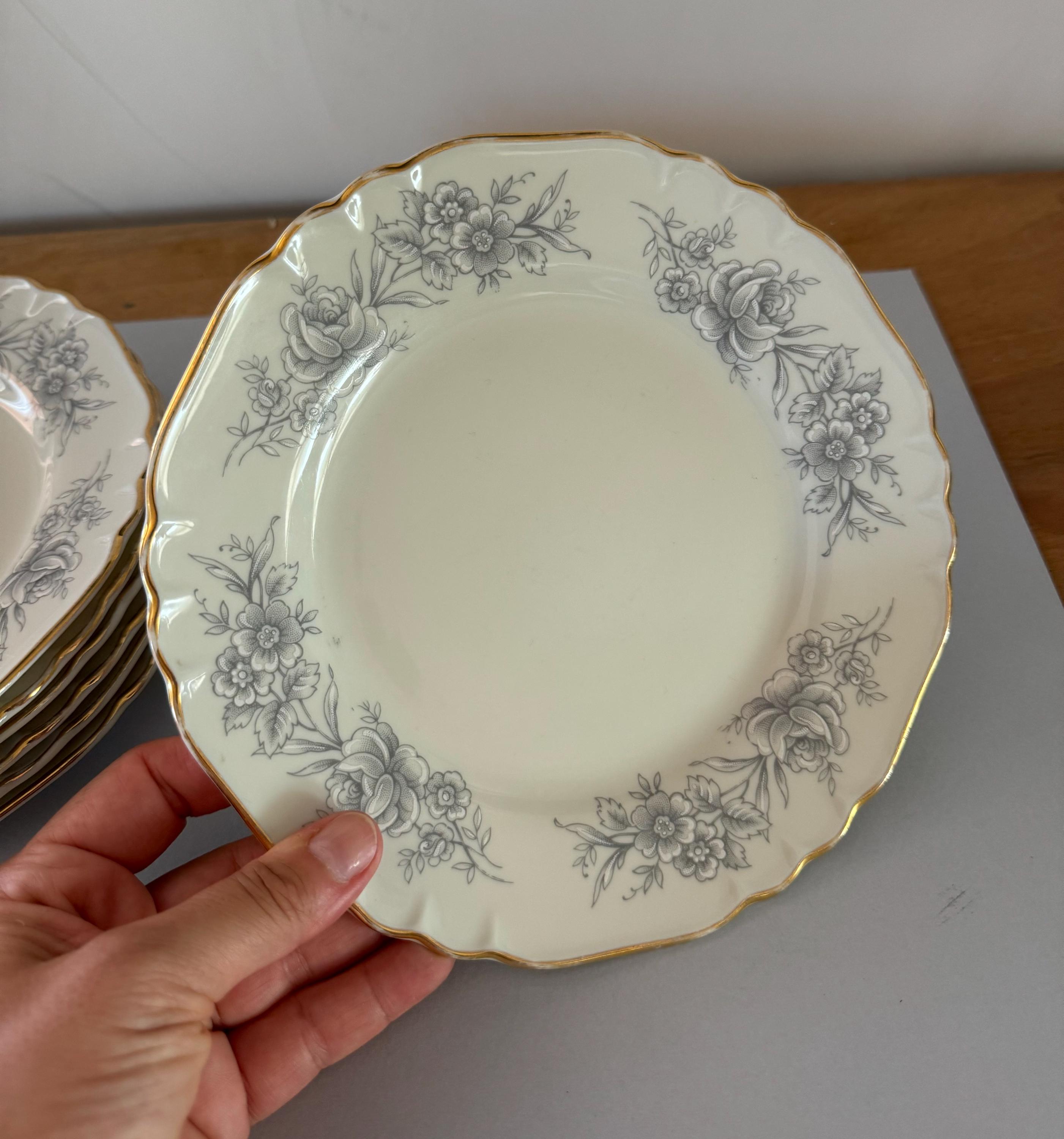 RICHARD GINORI SAUCER, Dessert or Appetizer Plate in Porcelain