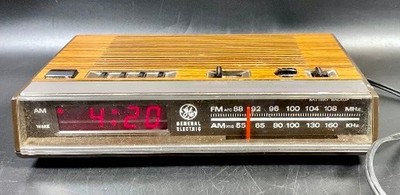 Vintage Tested 1976 GE Digital Electric Alarm Clock AM/FM Radio
