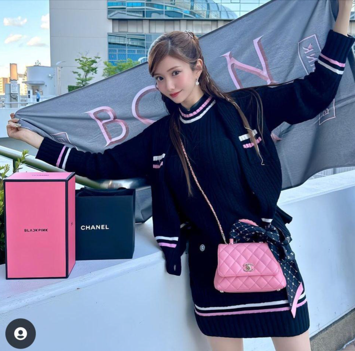 CHANEL 23P BLACK PINK ECRU CABLE KNIT SLEEVELESS CASHMERE MINI