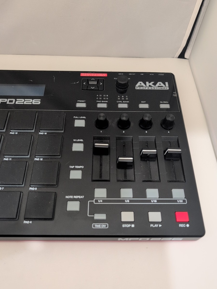 AKAI PROFESSIONAL MPD226 - 16-PAD USB STUDIO CONTROLLER INTERFACE