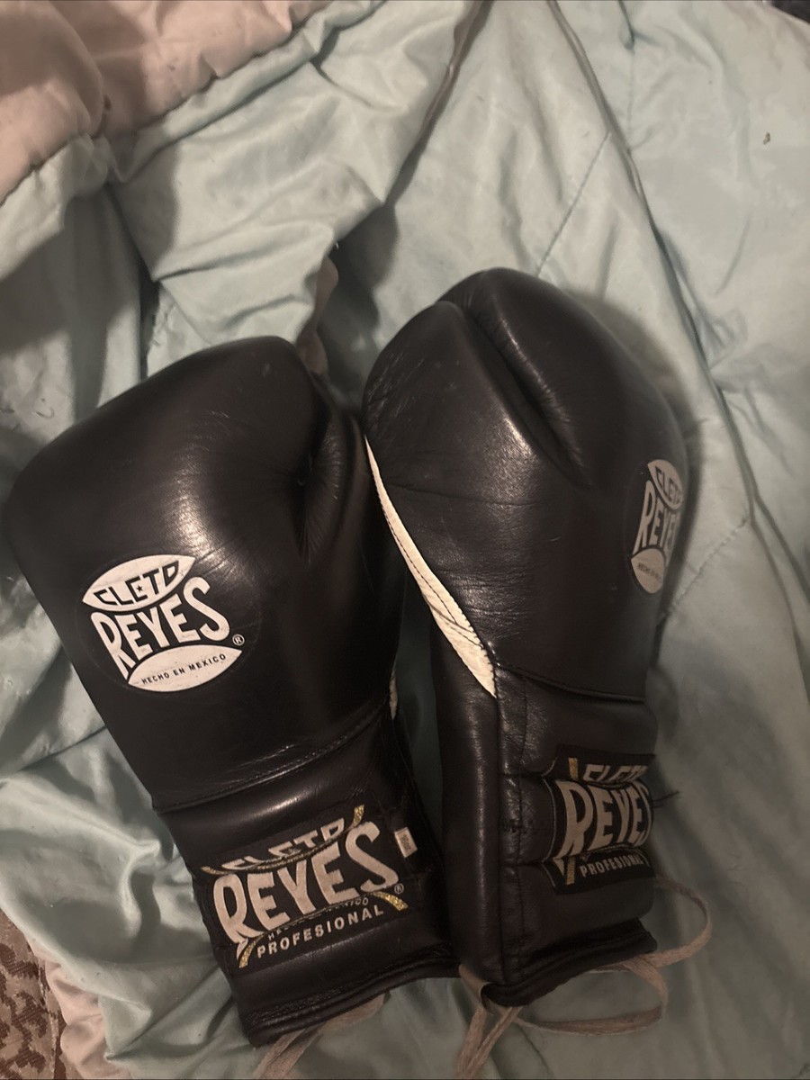 Cleto Reyes Professional Lace-Up Training Boxing Gloves 16oz Black