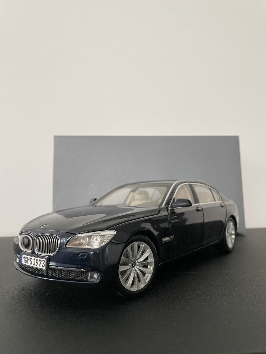 1:18 Scale BMW 750Li (F02) Diecast Model Car Blue Kyosho | eBay