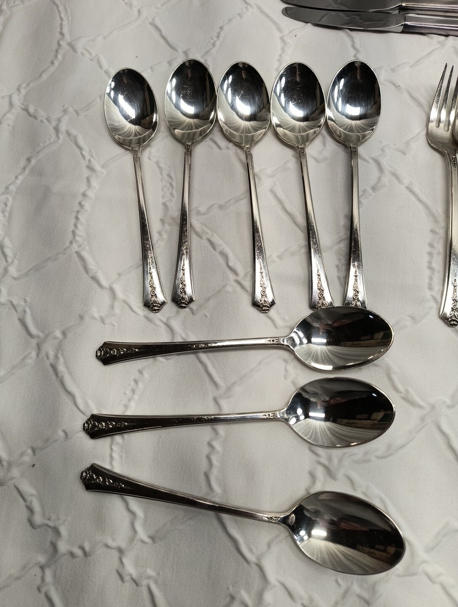 Holmes & Edwards Inlaid IS Silver Plate Spring Garden Flatware Set
