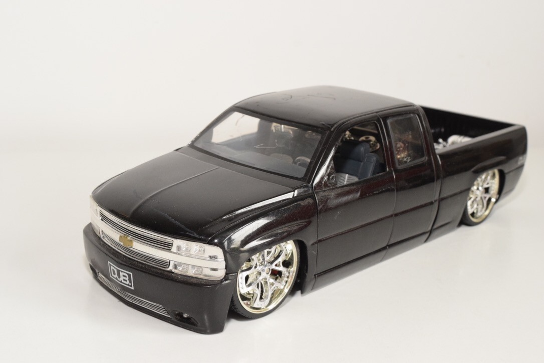 B13 1:18 JADA TOYS CHEVROLET SILVERADO PICK UP DUB BLACK GOOD COND