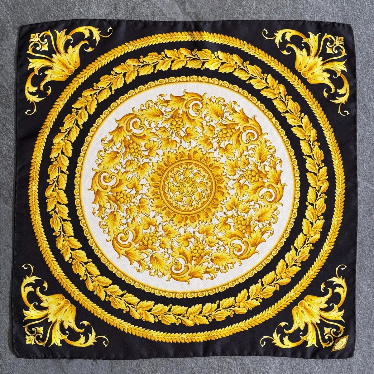 GIANNI VERSACE silk neck scarf Baroque print size 17