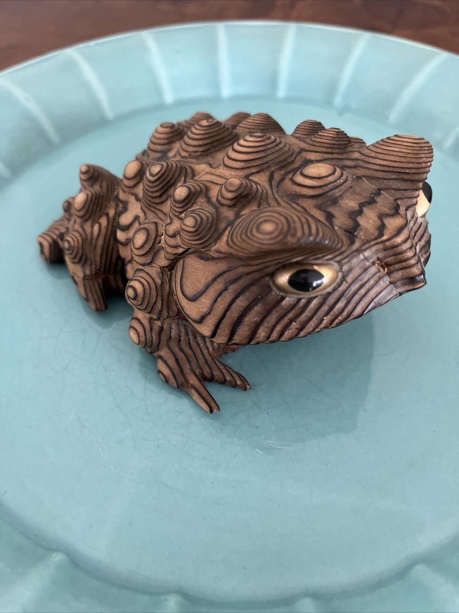 VINTAGE JAPANESE HAND CARVED CRYPTOMERIA FROG SUGI CEDAR WOOD TOAD