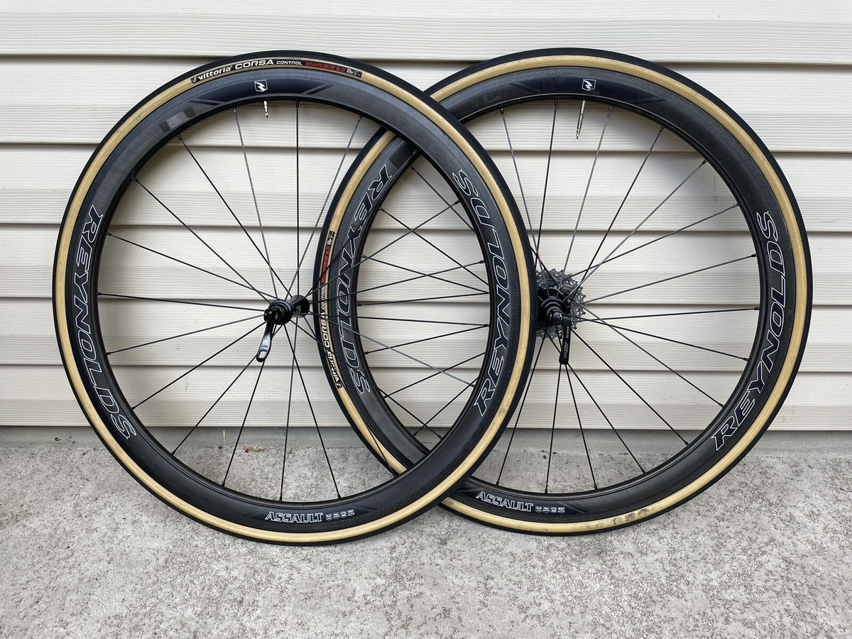 Reynolds Assault SLG Carbon TUBELESS Wheelset 700C.Rim Brake. 10
