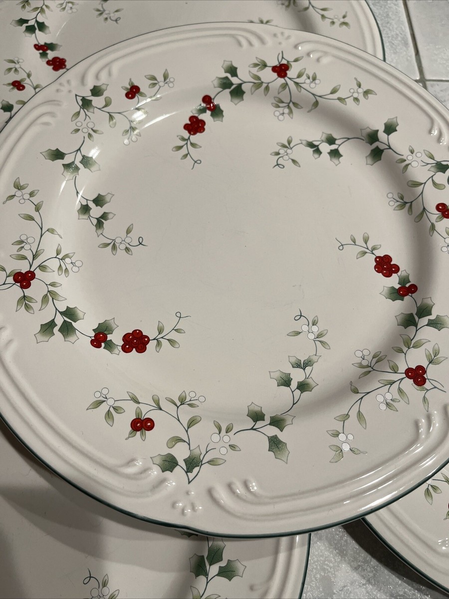 Pfaltzgraff Winterberry Christmas Set Of 4 Dinner Plates- Vintage