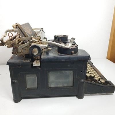 ROYAL 10 Typewriter 1920 Tested Working Biohazard Misery Vintage