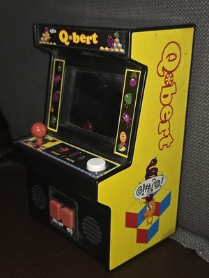 Q*bert 2016 Mini Handheld Arcade Classic Video Game Tested