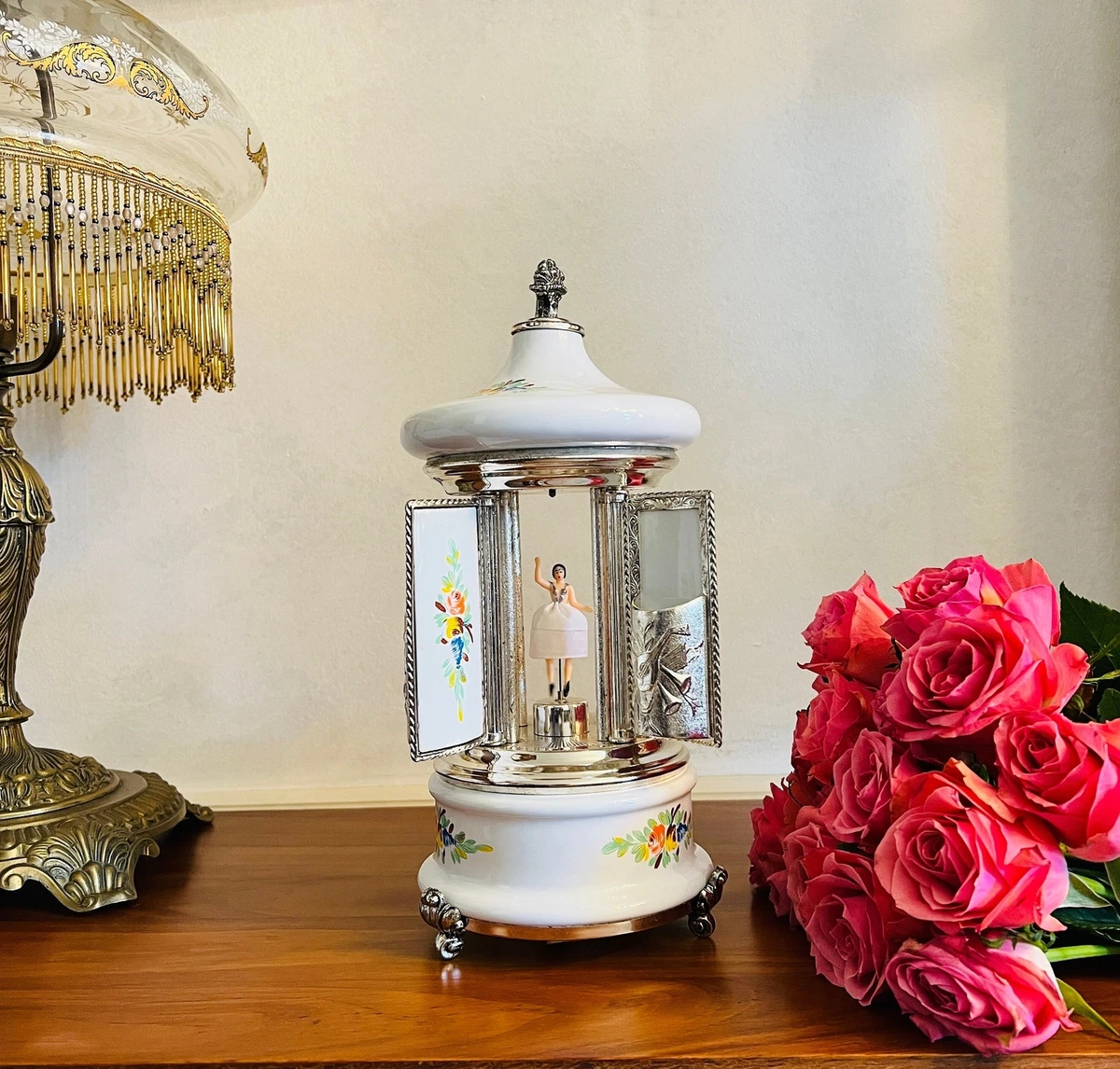 White Enamel Music Box with Ballerina – Reuge Cigarette or