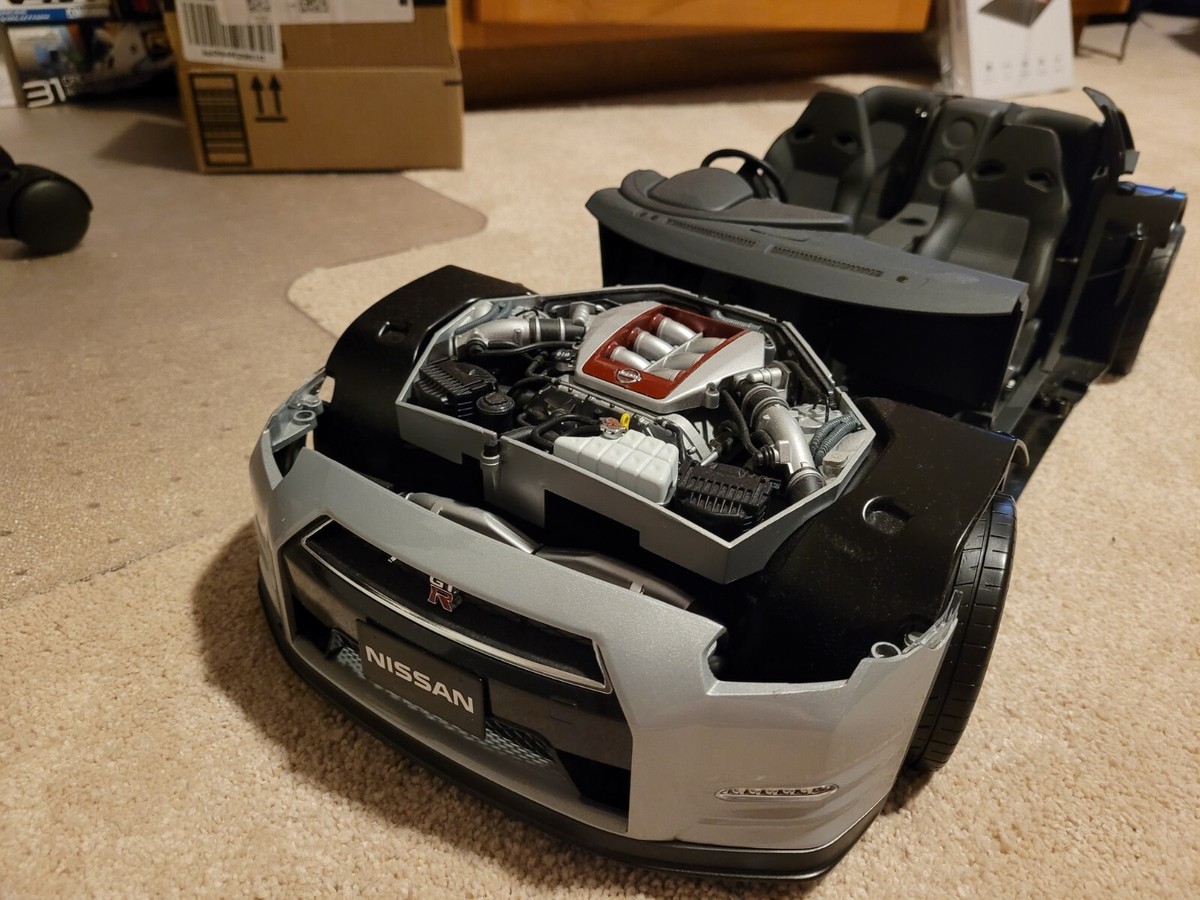 NISSAN GT-R R35 1/8スケール プラモデル Nissan r35 GTR 1:8 scale
