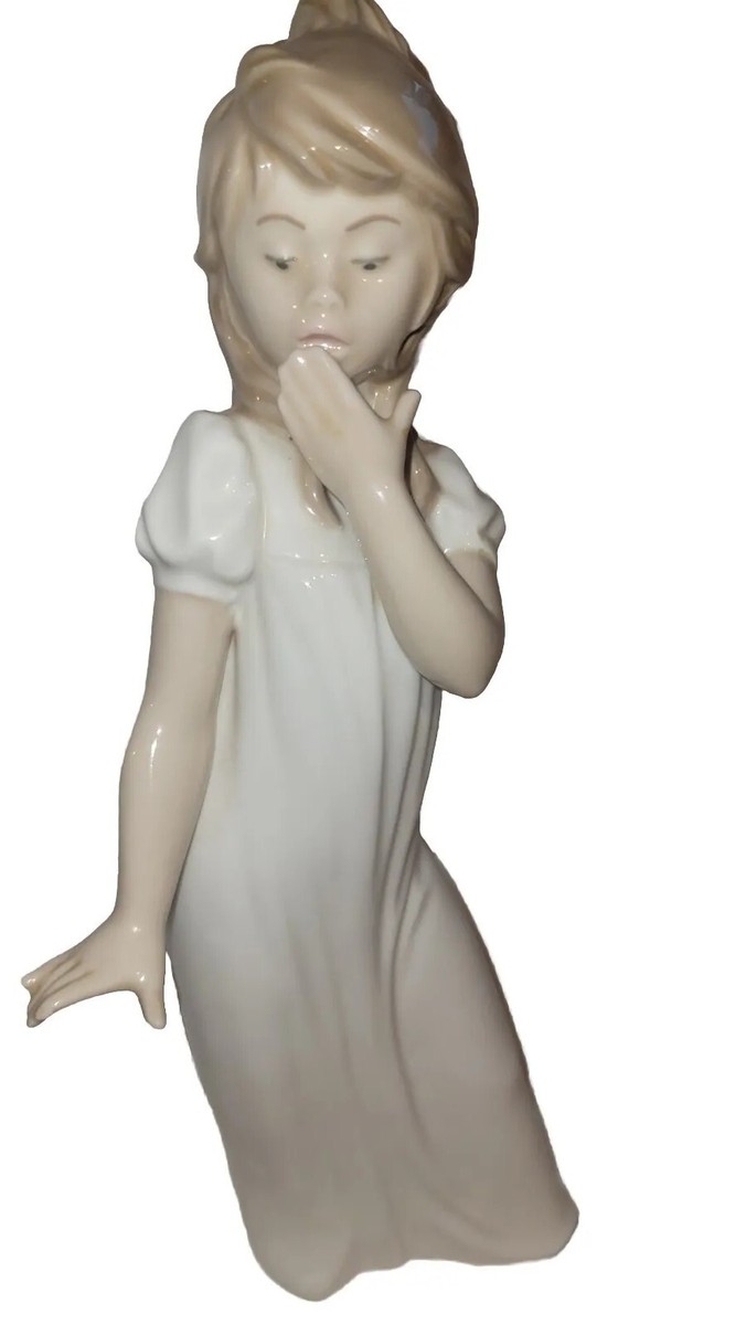 Nao by Lladro Porcelain Figurine Girl Yawning Covering Mouth 11