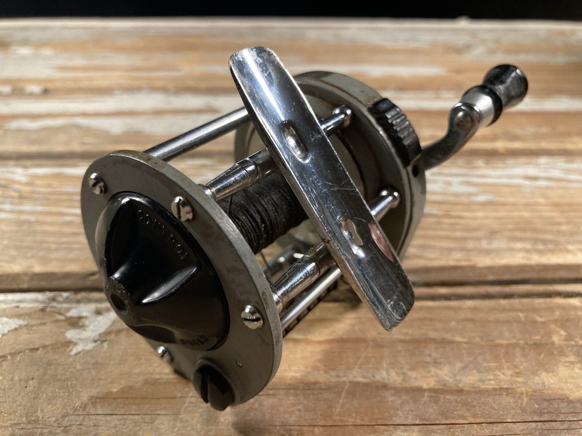 Vintage Fishing Casting Reel Pflueger Supreme 512 USA 1960s