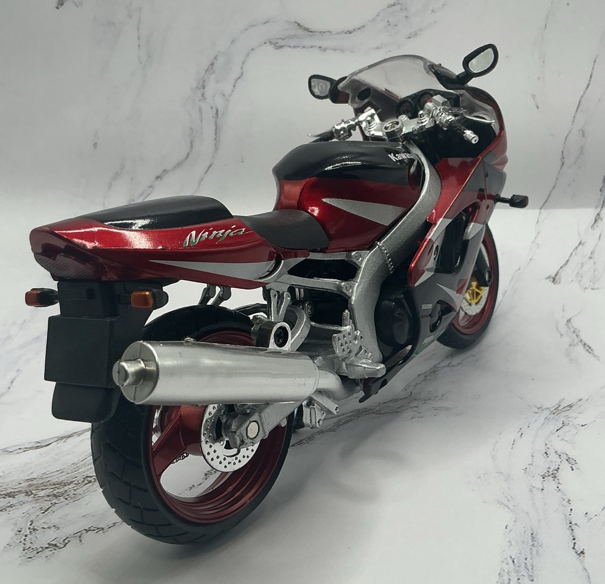 KAWASAKI ZX-9R 1:12 SCALE RED/BLACK BY NEW RAY DIE-CAST W PLASTIC