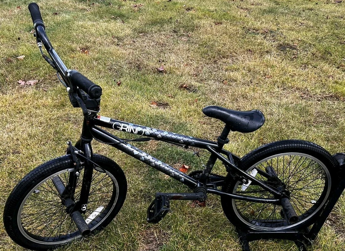Diamondback Grind 20 Inch BMX bike Black w/ Gray EUC Nice Bike