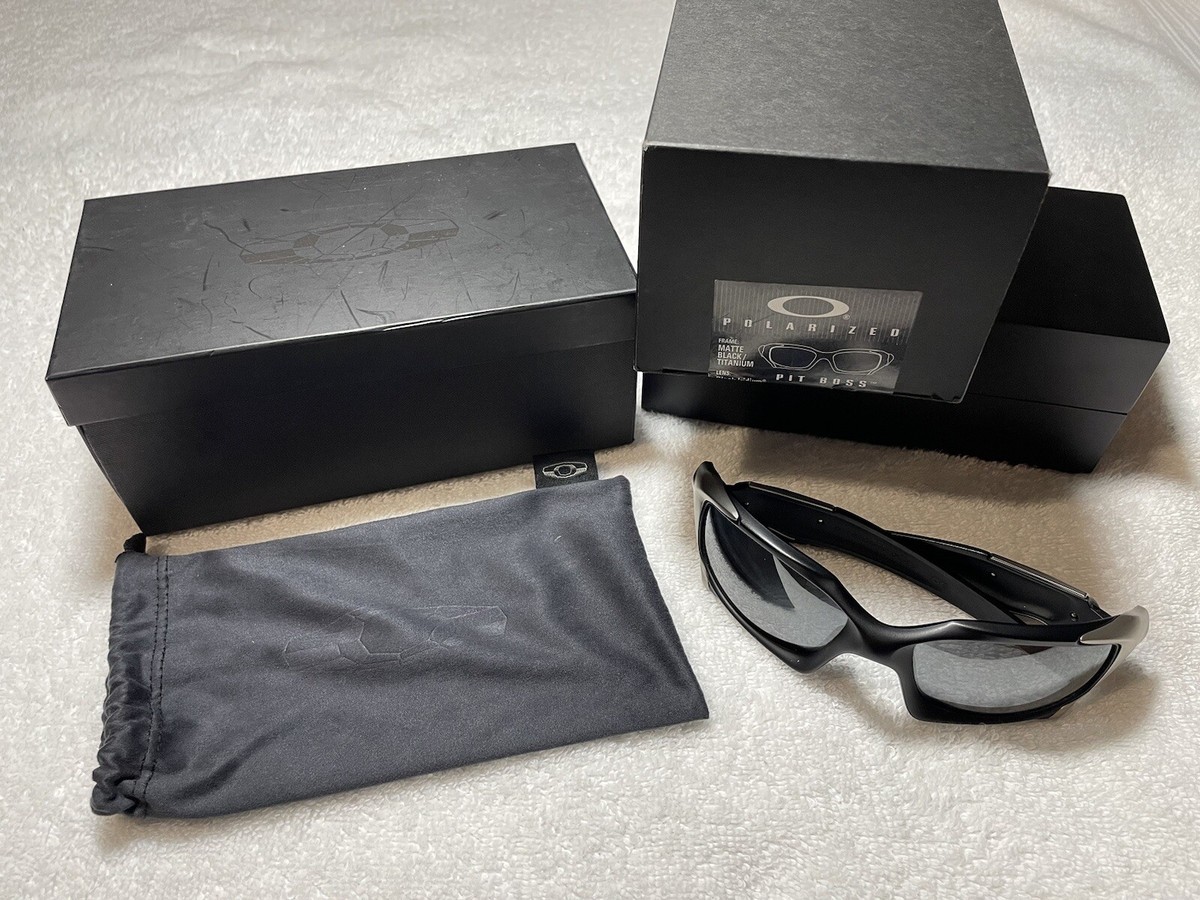 Oakley Pit Boss 1 Matte Black/Titanium - Black Iridium Polarized