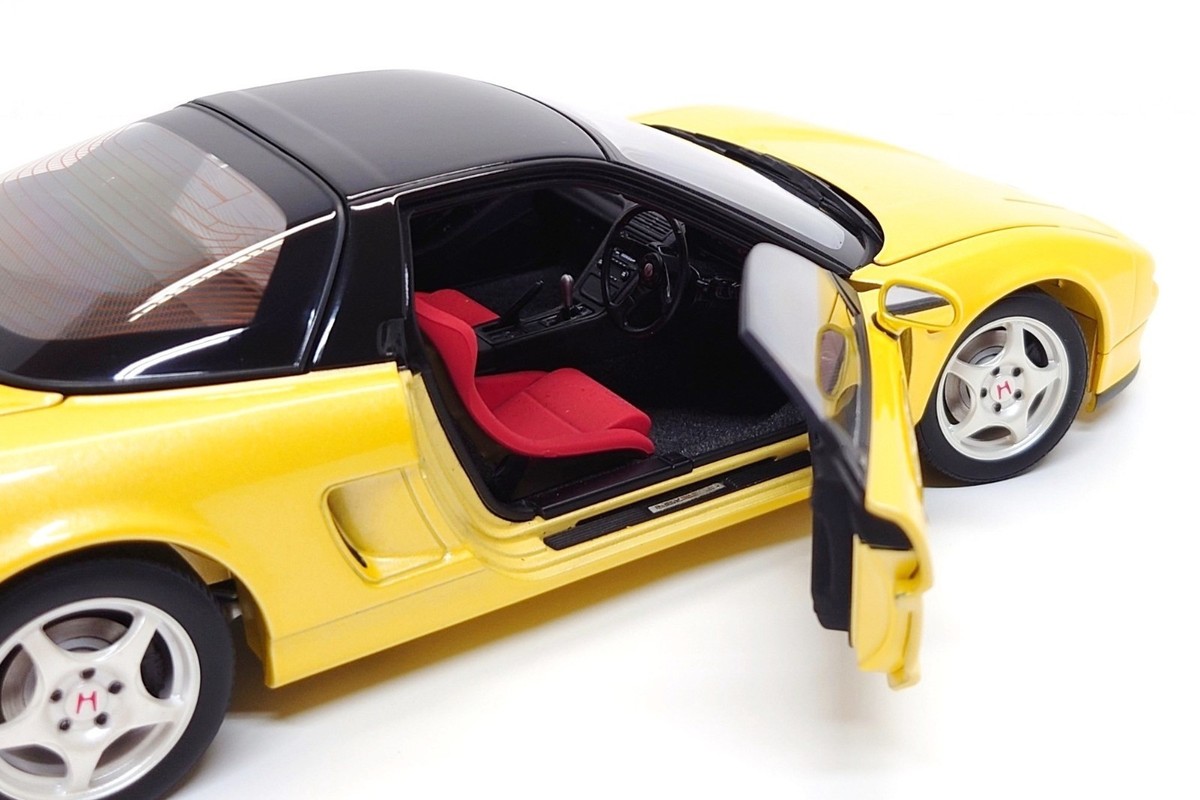 AUTOart Signature 1:18 Honda NSX Type R (NA1) in Indy Yellow Pearl