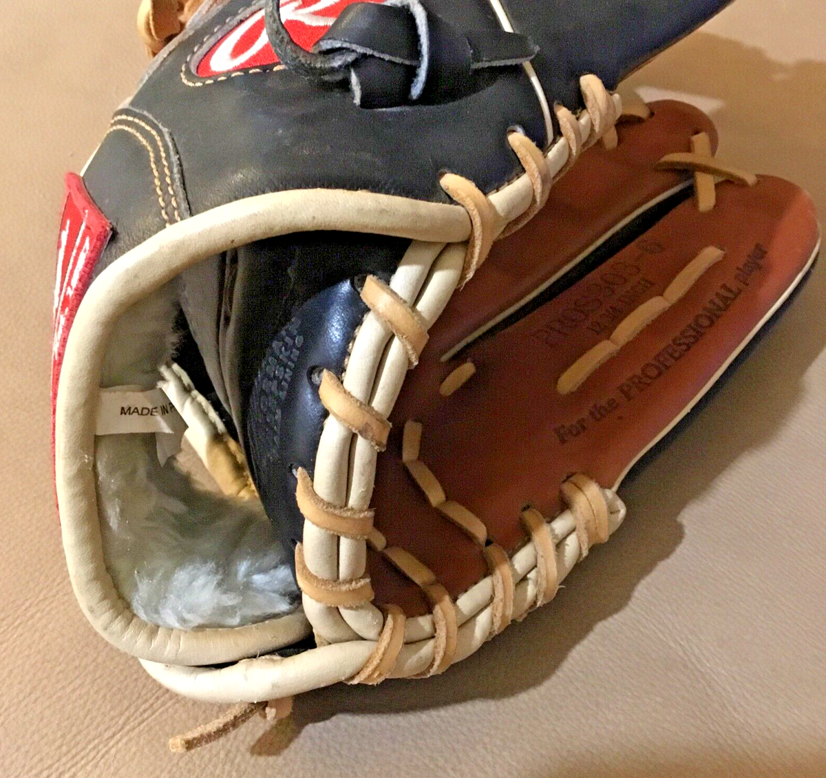 PRO SERIES RAWLINGS PROS303-6 Right Hand Throw 12.75 Inch Baseball
