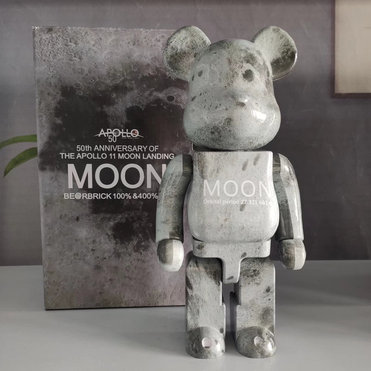 Bearbrick 400% 28cm Moon Astronomy Enthusiast Doll Joint Rotation