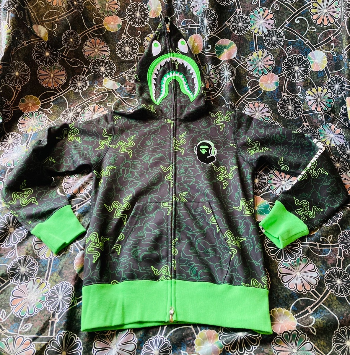 A BATHING APE x Razer NEON CAMO SHARK FULL ZIP HOODIE 
